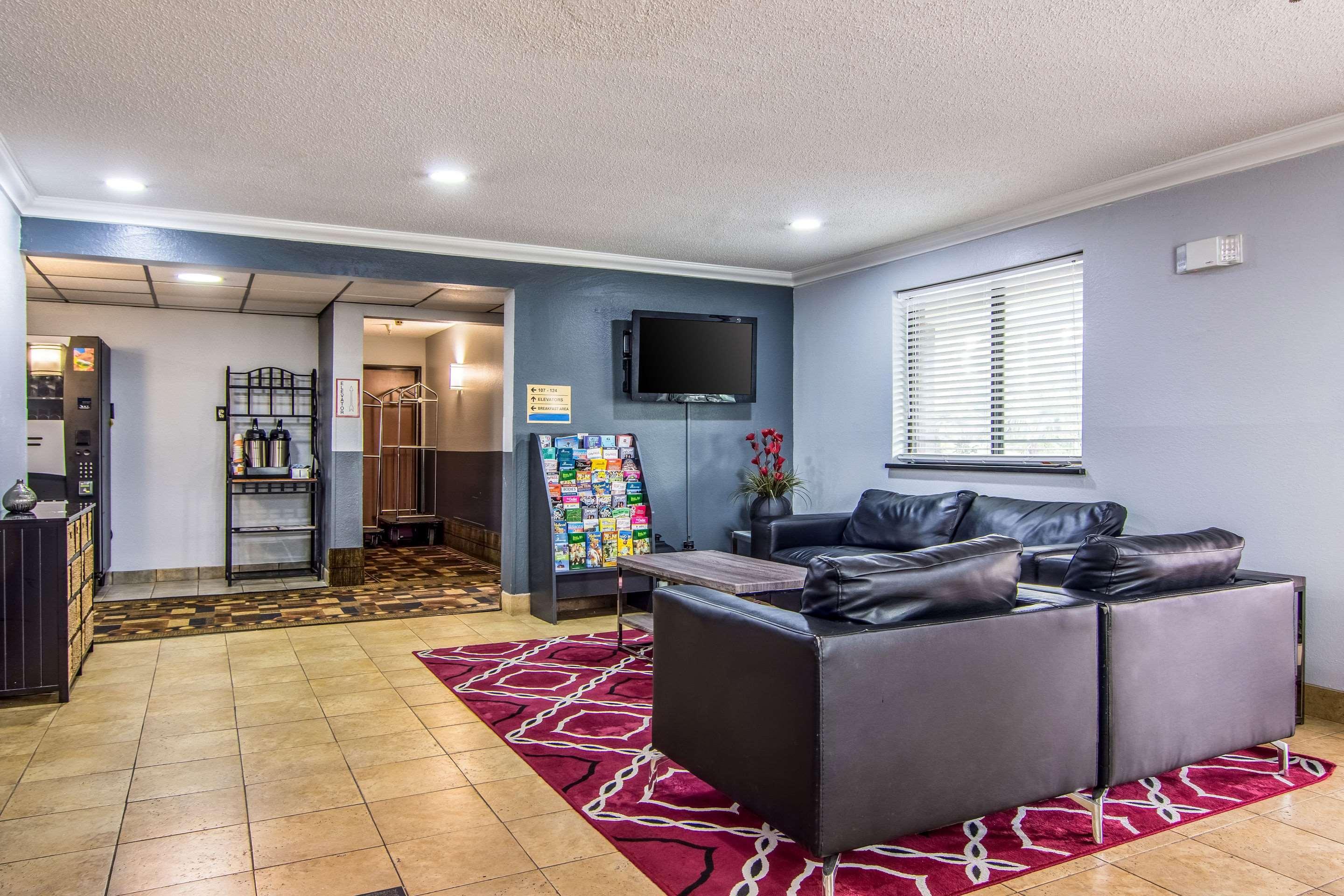 Inn Quality Atlanta Airport-central 2*