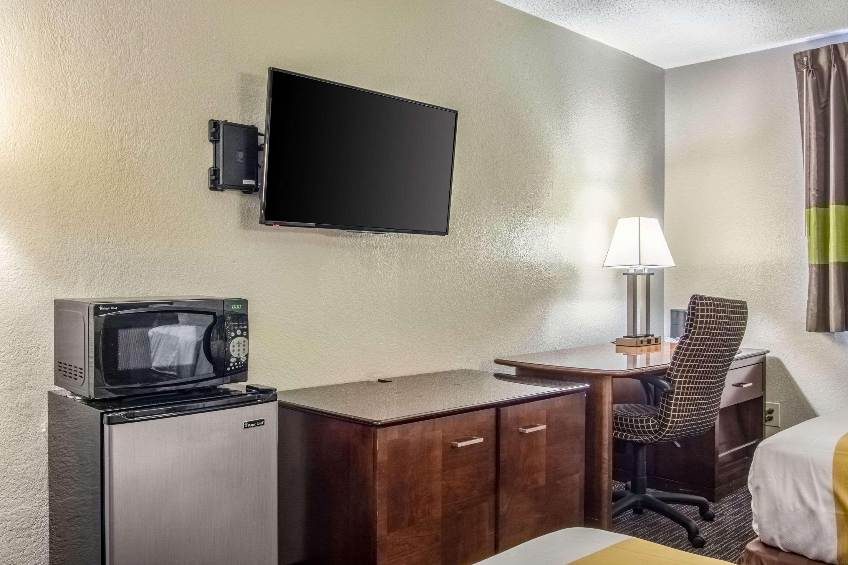 Inn Quality Atlanta Airport-central